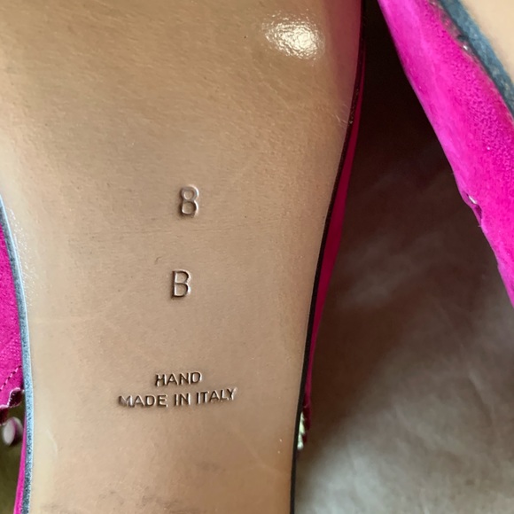 Walter Steiger 1980’s suede fuchsia sling back heels with perforated shapes. - Picture 4 of 9